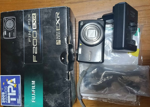 Fujifilm finepix 200exr - f,